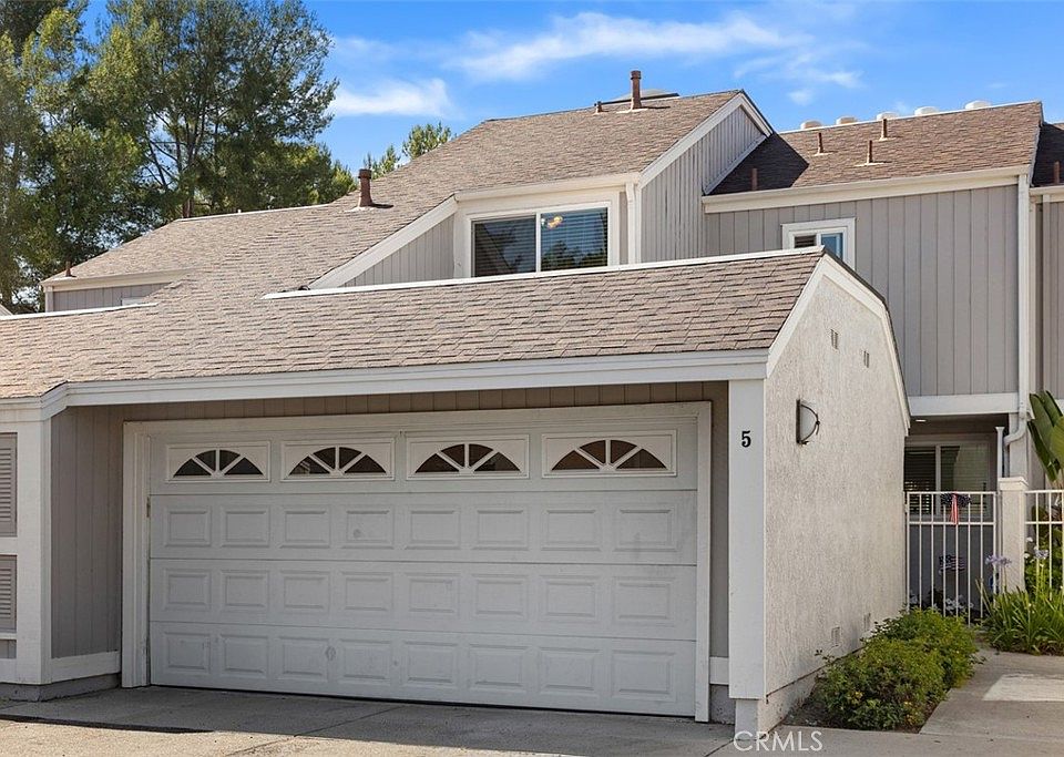 1st image of 5 Sage Hill Ln