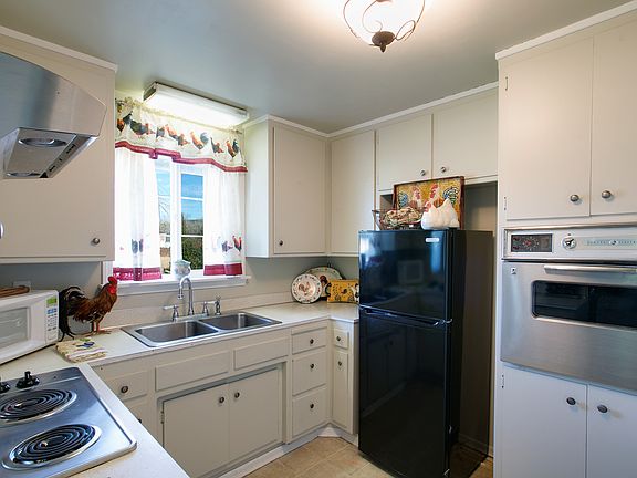 4th image of 33113 SE 42nd St
