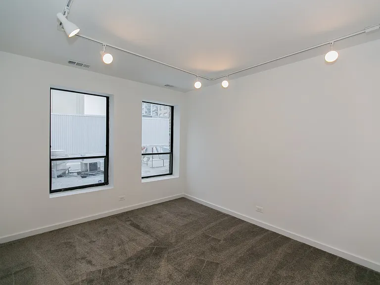 2526-44 N Clark St — Photo 12