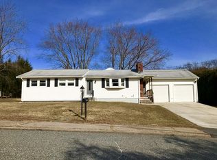 29 Daniel Dr, Bellingham, MA 02019