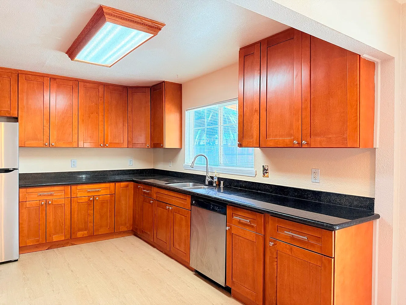 3 bed, 1089 sqft, $3,200 — Photo 3