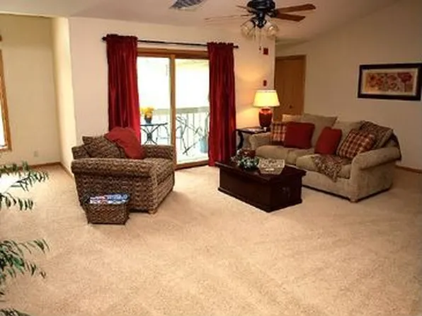 2112 Woodburn Rd, Waukesha, WI 53188