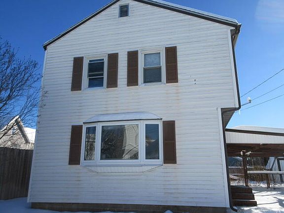 2nd image of 8 Gibbons Court