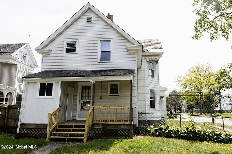3rd image of 47 Maple Street