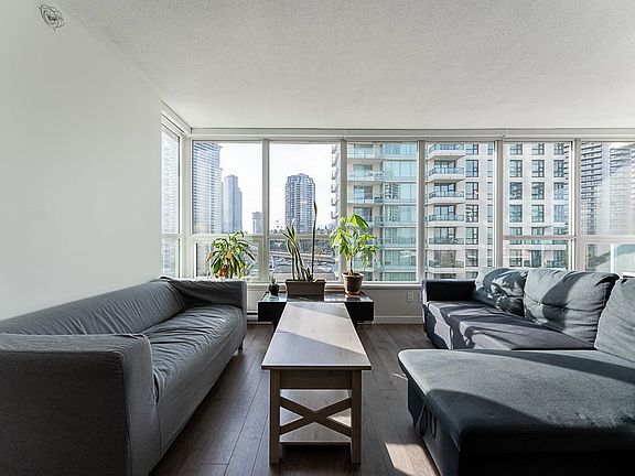 3rd image of 2232 Douglas Rd #905