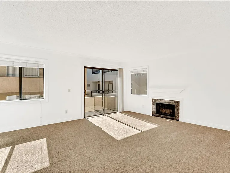 18620 Burbank Blvd #104 — Photo 7
