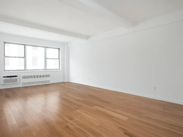 7 Lexington Avenue image 2 of 9