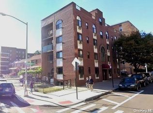 4260 Colden St APT 3B, Flushing, NY 11355