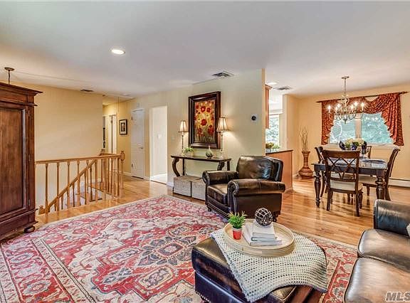3rd image of 79 Beaumont Dr