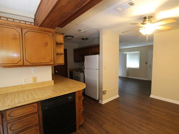 5th image of 5 N Edgewood Cir #A