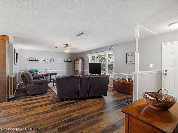 3rd image of 1216 Butterfield Trl