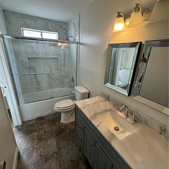 1610 La Joya St — Photo 11
