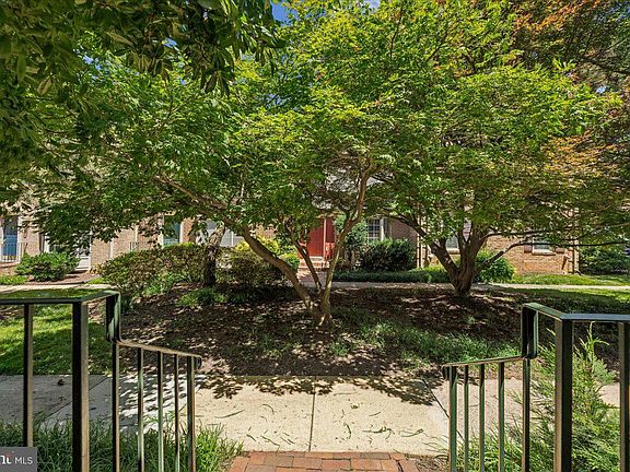 3rd image of 432 N Park Dr