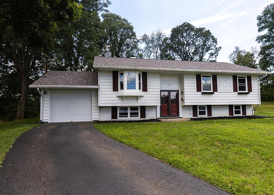 1st image of 107 Aster Dr