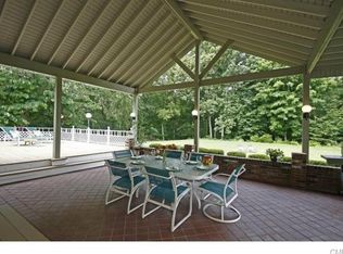 136 Horse Tavern Rd, Trumbull, CT 06611