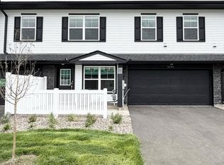 5355 Long Pointe Pass, Woodbury, MN 55129