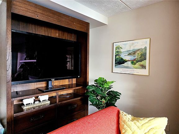 2nd image of 41 Cliffside Dr #41