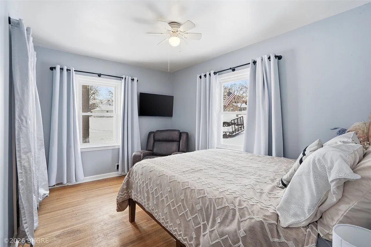 1 bed, 1.0 bath, 1954 sqft, $1,500 — Photo 2