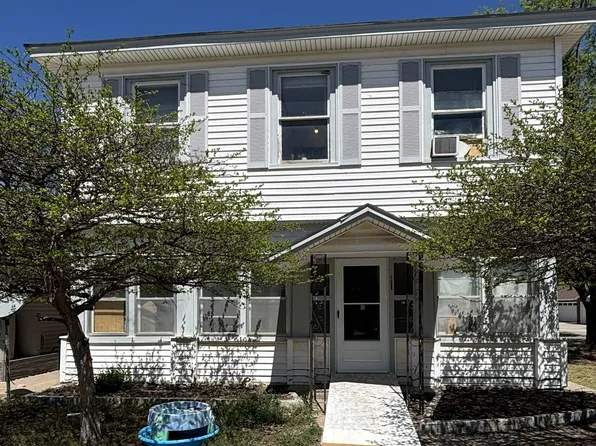 111 E 12th St, Ellis, KS 67637