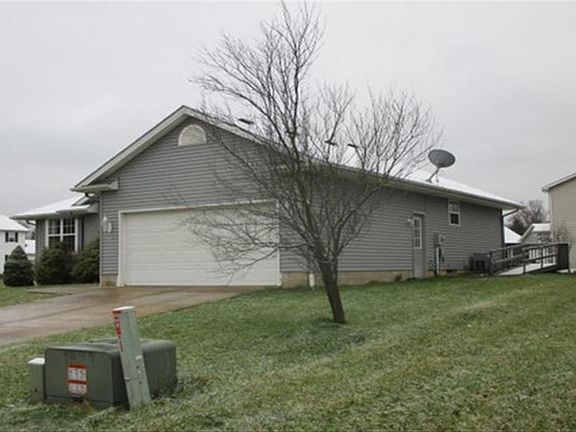 3rd image of 215 Beachwood Dr