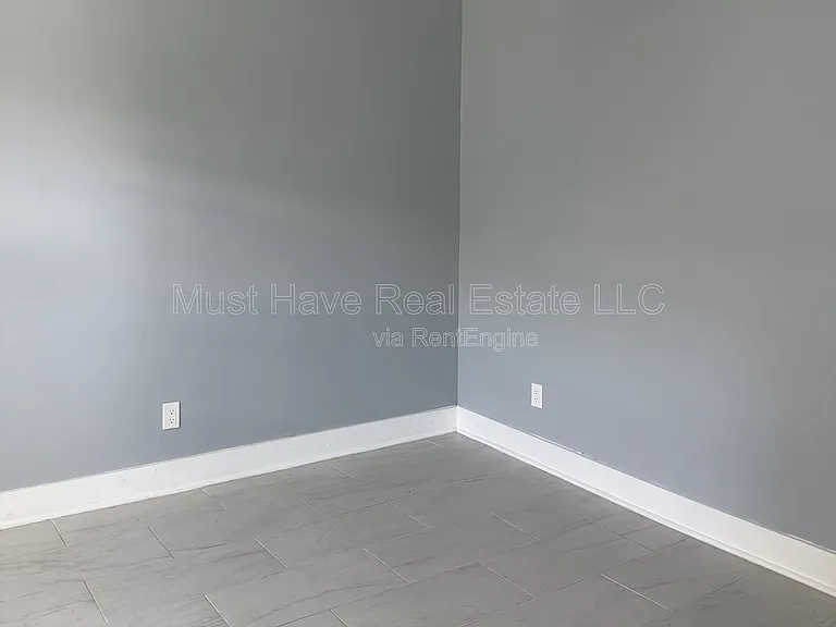404 W Main St #B — Photo 7