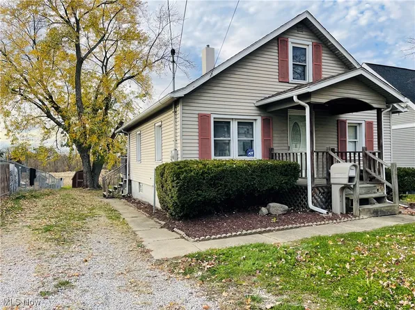 216 1st St, Wadsworth, OH 44281