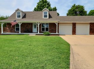 800 SE 4th St, Newton, KS 67114