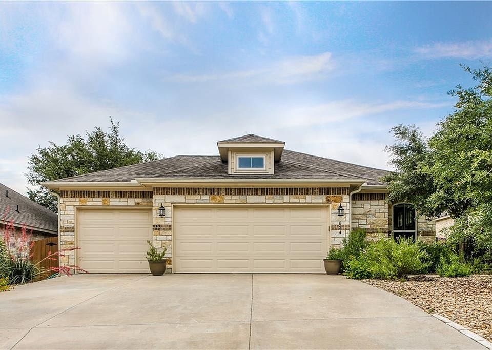 1st image of 624 Algerita Dr