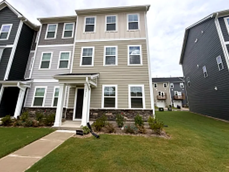 5711 Berry Vine Dr — Photo 3
