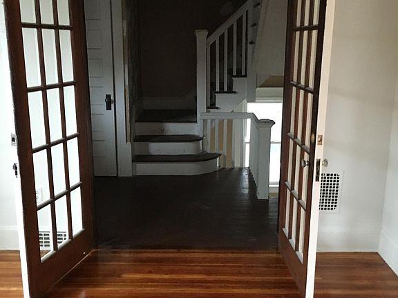 3rd image of 202 Wilson St Floor 2