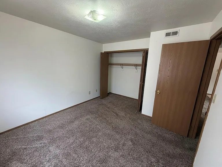 Lincoln Apartments — Photo 8