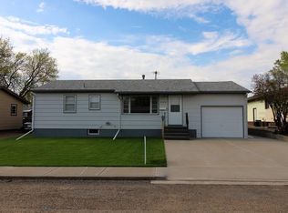 402 Linden Ave, Glendive, MT 59330