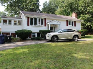 3 Beaver Brook Ln, Dracut, MA 01826