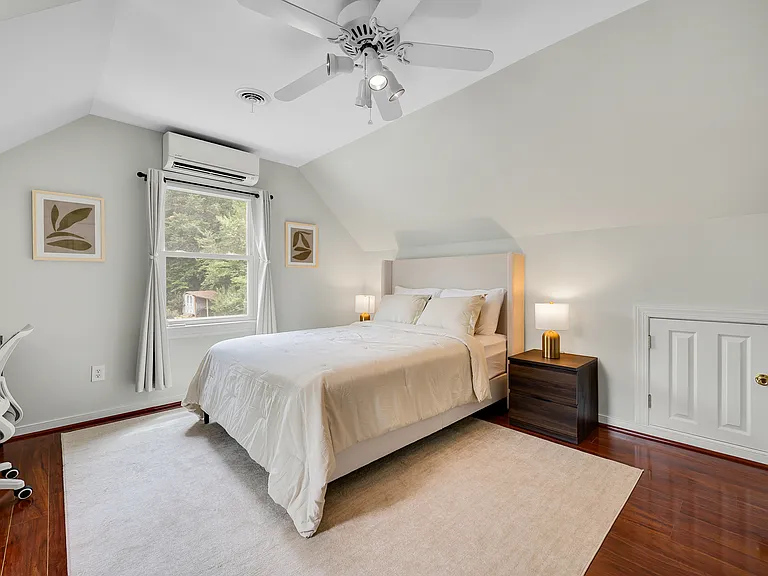 Bedroom 3, on 2nd floor. Queen bed, with 100% organic cotton, breathable, OEKO-TEX_ certified sheets. Blackout curtains.