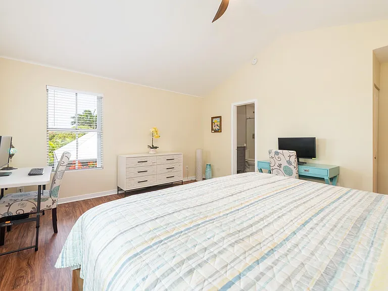 1075 Duval St #R12 — Photo 17