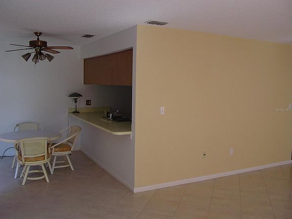 3rd image of 10636 Rosewood Ct N
