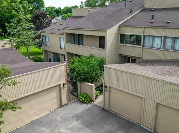 7338 Balsam Ct, West Bloomfield, MI 48322