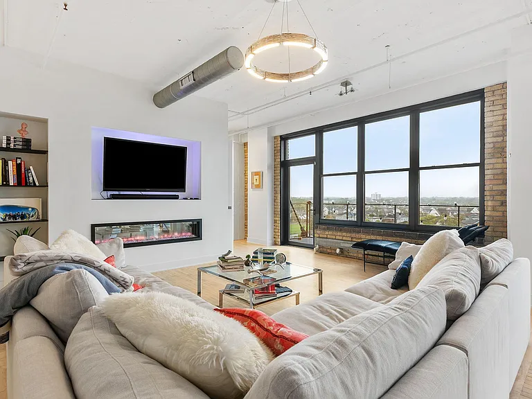 290 Market St #702 — Photo 11