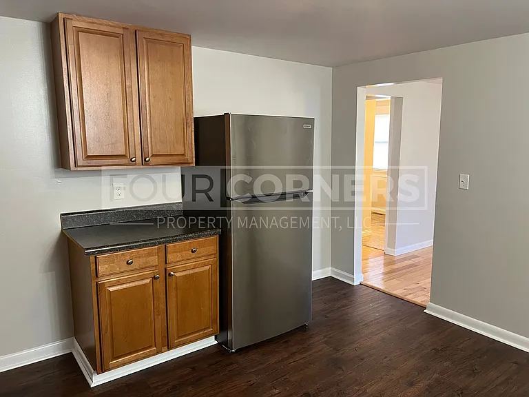 1901 Merritt Dr — Photo 5