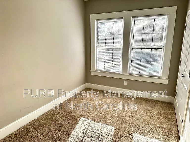 708 Union St S — Photo 28