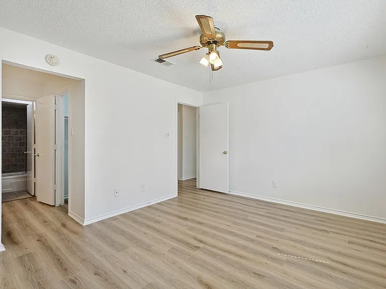 5137 Shoregate Dr — Photo 11