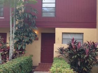 9736 NW 15th St, Pembroke Pines, FL 33024