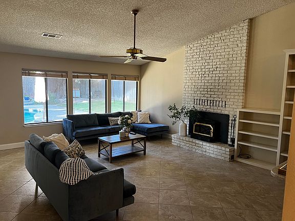4th image of 3142 E Grove Avenue