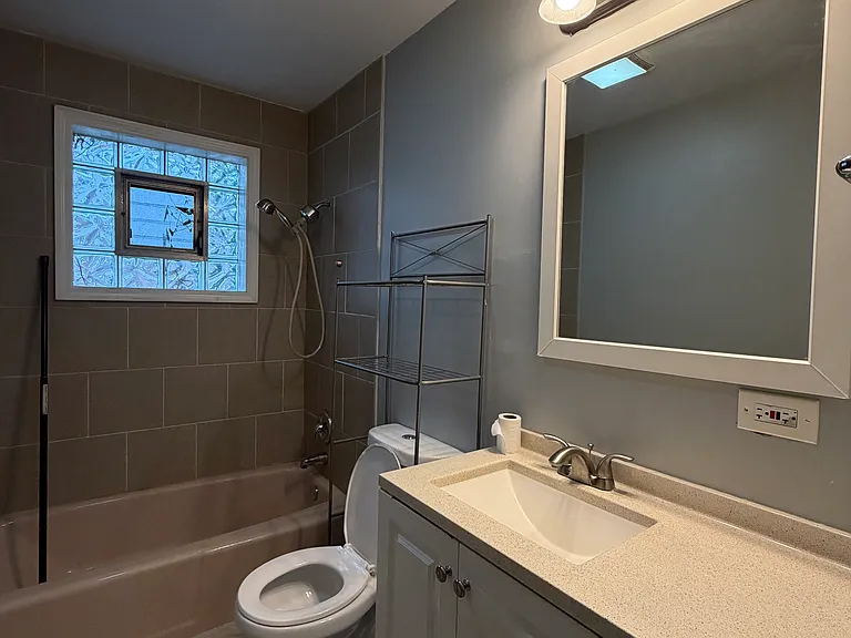 7800 Banks St #1R — Photo 2