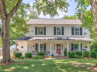 13731 Strathaven Dr, Matthews, NC 28105