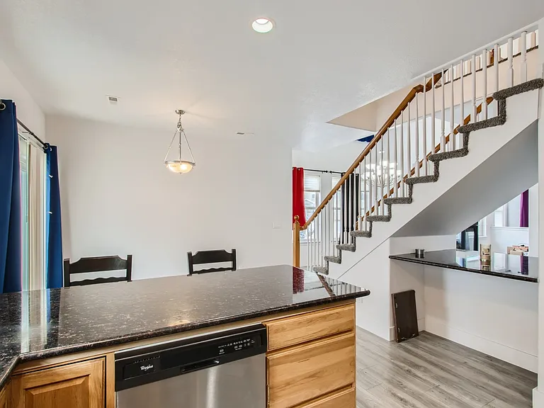 799 Martin Dr — Photo 10