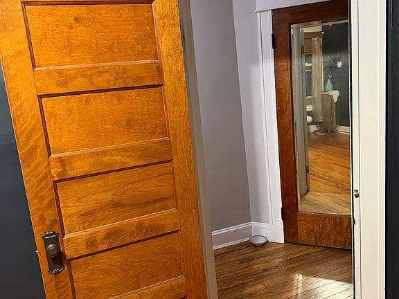 3rd image of 3142 Abell Ave