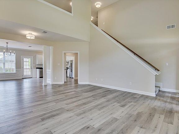 4th image of 614 Ventana Dr