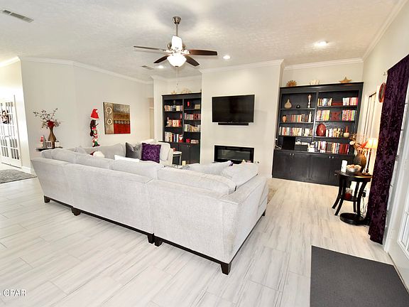 5th image of 2601 Parkwood Dr