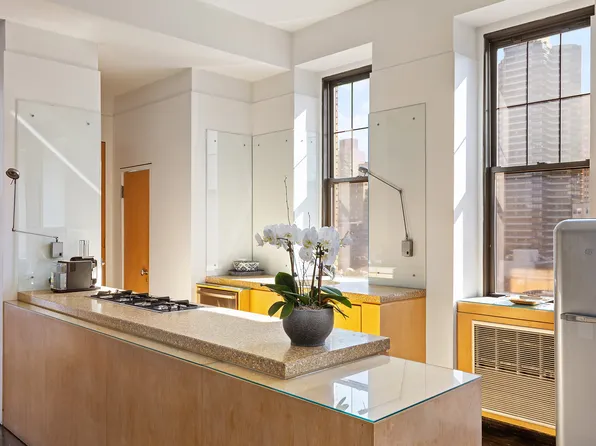 521 Park Avenue image 3 of 10